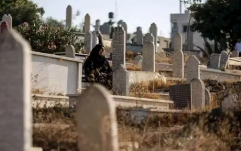 “الإفتاء” لا يجوز زيارة القبور في العيد في حالة واحدة| فيديو