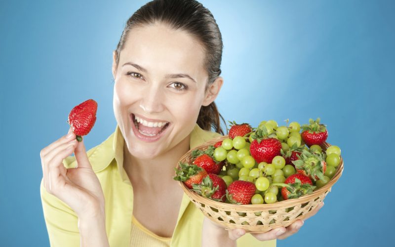 علشان يستفيد الجسم من فوائدها.. إليك الطريقة الصحيحة لتناول الفاكهة